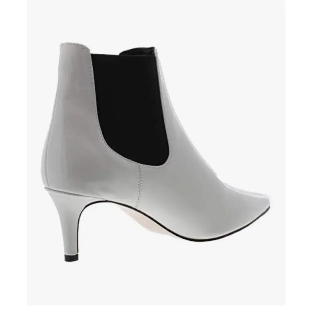 Jessica Simpson Radeline white patent leather kitten heel booties sz 8M